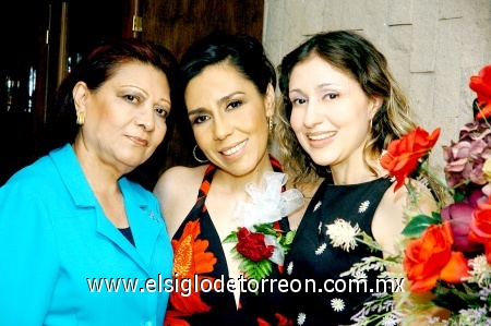 12092008
Mayra Valdés Cuéllar junto a su mamá, Francis Cuéllar de Valdés y hermana Ana Carola Valdés