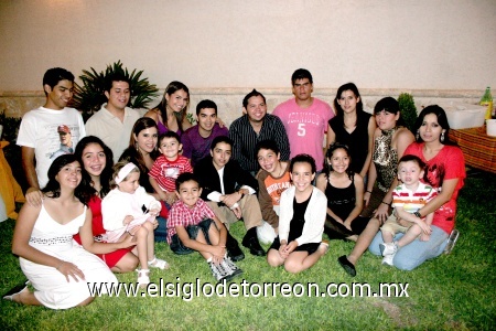 10092008
Cutberto acompañado de primos y amigos