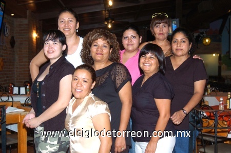 11092008
Isabel de Santillán, en compañía de Martha Romero, Érika Núñez, Alexa Sifuentes, Alejandra Montoya, Gaby de Rivera, Laura de Ortiz e Irene Ávila