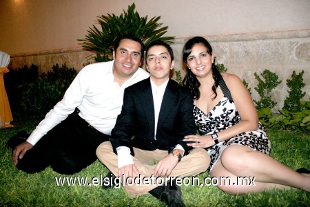 10092008
Cutberto junto a sus padres Cutberto Frías Gómez y Sandra Sarraf de Frías