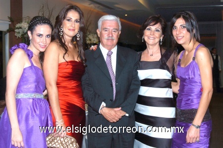11092008
Ana Sofía Rodríguez, Liliana de Russek, Chito Rodríguez, Nely de Rodríguez y Laila Murra