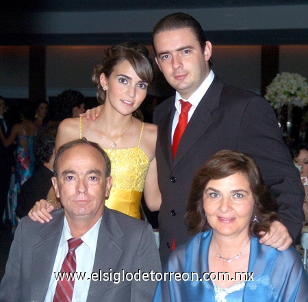 12092008
Luly y José Alberto Salazar Gallegos con sus papás José Alberto Salazar y Lourdes Gallegos de Salazar