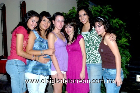 13092008
Karla acompañada de Tere de León, Ivette Rodríguez, Elsa Montenbruck, Nadia Reza y Saria Garza