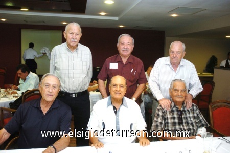 13092008
Señor Alfonso Cruz Barba, acompañado de sus amigos del Grupo Milenario, Rodolfo Veyán, Francisco Lugo, Santiago Vera, Carlos Israel González y Roberto Fernández