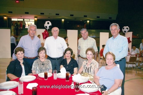José Luis Meza, Beatriz de Meza, Horacio Madero, Angelina de Madero, Martha Peña de Leal, Ignacio López Garza, Noellie de López Garza, Jaime Gutiérrez Pesquera y Susana de Gutiérrez.