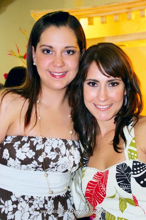 Karina Gómez y Mariana Anaya.