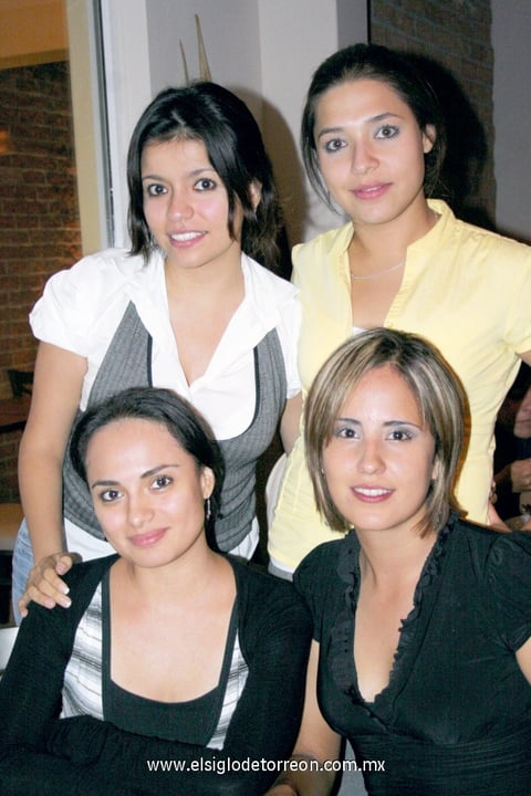 Vanessa Rodríguez, Ale Garza, Ale Gómez y Paulina Dávila.