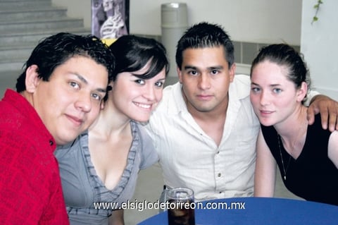 Museo Arocena festeja dos años
Edgar Aguilera, Priscila Lam, Jorge Luis Aguilera y Rubí Castañeda.