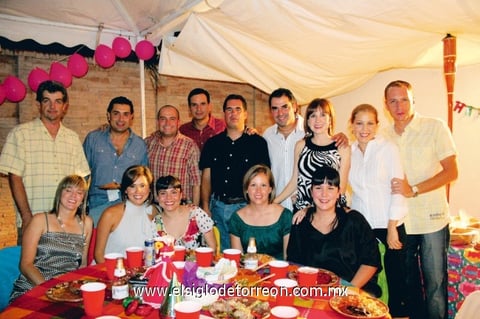 Familiares y amistades de la festejada celebraron su cumpleaños.