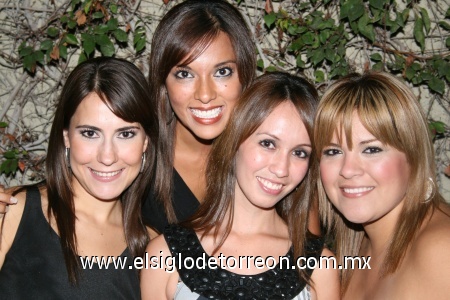 14092008
Karina Gómez, Mey Yein, Gaby Ruiz y Maribel Ríos.