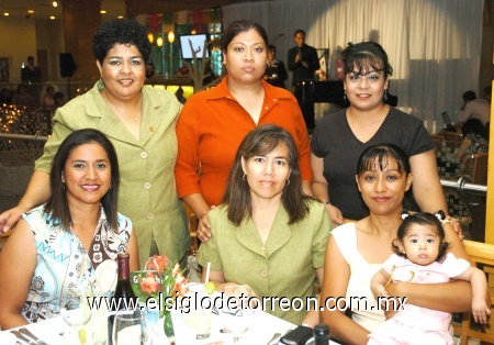 16092008
Josefina Rivera, Marcela Olivas, Alejandra Rangel, Adriana Chavarría, Brenda Esquivel, Cuquis López y la niña Estefanía.
