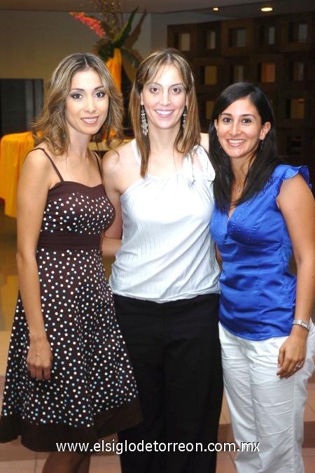 16092008
Mónica López, Alma de Alba y Lorena López.