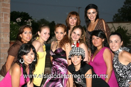 19092008
Hortensia en la compañía de sus amigas Karla, Abril, Janeth, Daniela, Estrella, Carmelita, Claudia y María y José