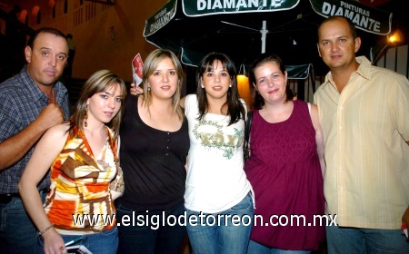 17092008
Juan Gabriel de la Torre, Susy Garza, Cecy Iriarte, Blanca de la Torre, Mónica de la Torre y Elías de la Torre