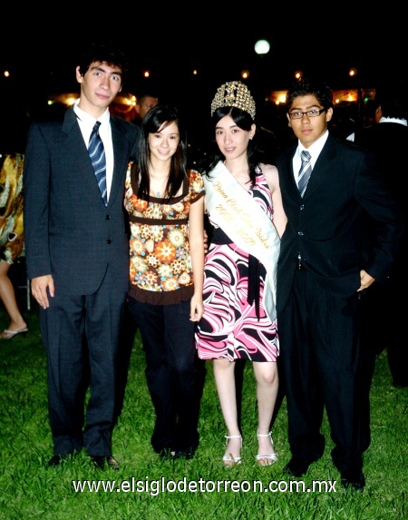 17092008
Raúl Elizondo, Gaby Delgado, la reina del club Martha Elizondo y Mario Macías