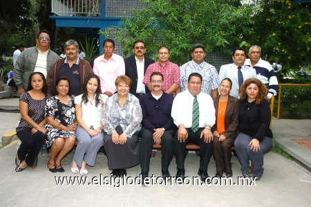 21092008
Personal docente y directivos de la escuela preparatoria Alicia Fierro de Méndez celebraron el XXII aniversario de su fundación. Actualmente Imelda Muñoz es la directora de la institución