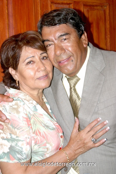 21092008
Antonio Ruiz Mercado cumplió años y fue festejado por su esposa Martha Nava de Ruiz.