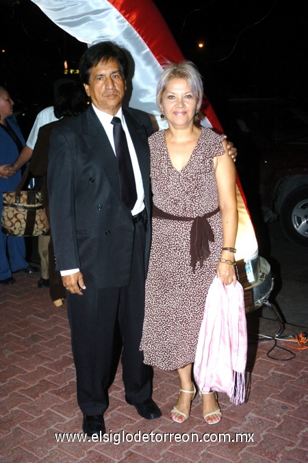 21092008
Roberto Robles y Lourdes de Robles.