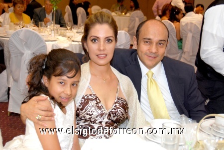 21092008
Daniella Sierra, Éricka de Sierra y Daniel Sierra