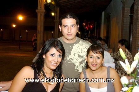 21092008
Laura Alicia García, Jorge Sadi y Judith García.