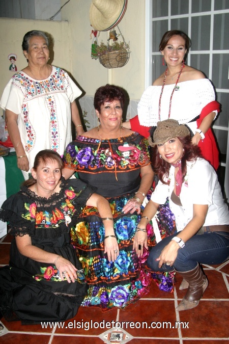 21092008
María de Dolores Piedra, María del Carmen Piedra, Julia de Lomas, Mily Hernández y Fátima Piedra