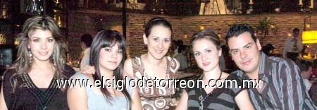 21092008
Mariana Albores, Liliana Madrazo, Adriana y Gabriela Pinto, y Vic Picasso