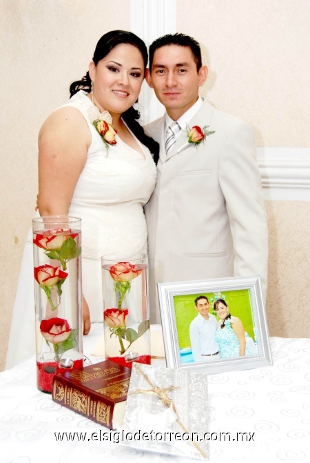 21092008
Alejandra Medina Juárez y Jaime Arguijo Silva, en reciente acontecimiento social