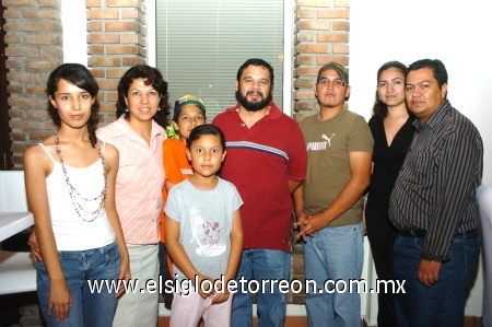 23092008
Héctor Esparza, Teocalli Morales, Karla Rodríguez, Luis Ramírez, Sofía, José Luis, Martha y Blanca Cervantes Berumen.