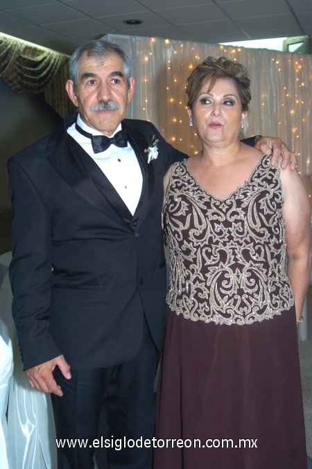 23092008
Francisco Aceves y Margarita de Aceves, padres del novio.