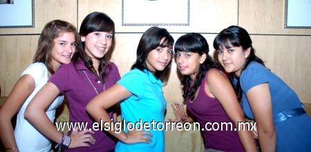 22092008
Fabiola Mojica, Laura Martínez, Katia y Thiare de la Cruz, e Irlanda Sotelo.