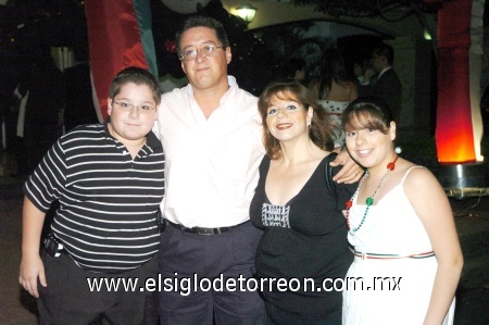 23092008
Luis Manuel, Manuel, Susana y Lupita Galiano.