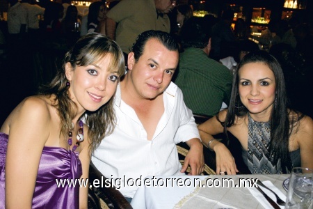 Liliana Fernández, Ramiro Esparza y Dulce Saenz.