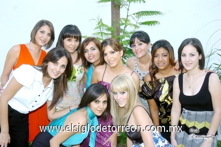 22092008
Kattia Villarreal el día de su despedida de soltera junto a sus amigas Karla Dabdoub, Yuri Ángela, Marcela Albeniz, Paty Lugo, Marce Lavín, Anabel Allegre, Angie Bujaidar, Mary Fer Gutiérrez y Ana Cris Jiménez