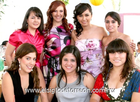 27092008
La festejada junto a Adriana Escamilla, Carla Hernández, Laura Villegas, Melissa López, Gaby de Anda y Efi Gallegos
