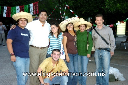 24092008
Daniel Anaisa Viera, Verónica González Esparza, Laura Saucedo Guerra, Héctor Luévanos Ruelas, Gabriel García Godoy, Humberto Mena Aranda y César Atiyeh Antúnez