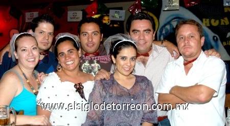 25092008
Carlos Hernández, Etna Loera, Quitin Hernández, Pily Galindo, Ranu Ramírez, Lily Varela y Mauricio Camacho