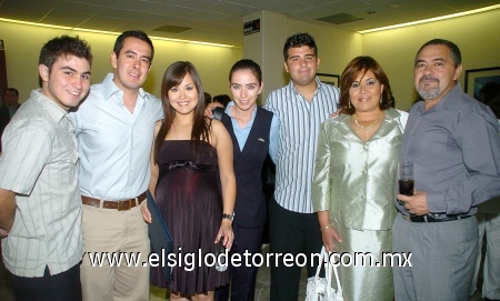 28092008
Óscar Cabrera, Arturo Zarzosa, Ale Cabrera de Zarzosa, Marcela Oviedo, Juan Cabrera, Lolis de Cabrera y Marco Cabrera