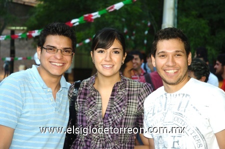 24092008
Diego Saucedo, Gaby Ponce y Juan Gómez