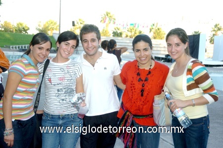 24092008
Mary Carmen Fernández, María Gómez, Karim Fayad, Karla Samaniego y Julieta Sánchez