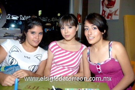 26092008
Paulina Cortés, Yael Jurado y Yuniba Guerrero