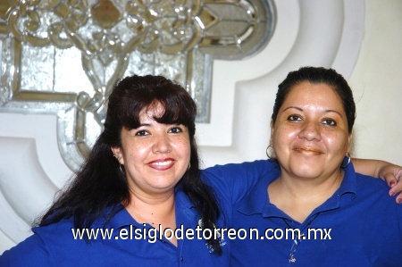 28092008
Susy Hurtado acompañada en su cumpleaños de su amiga Nancy Figuerola