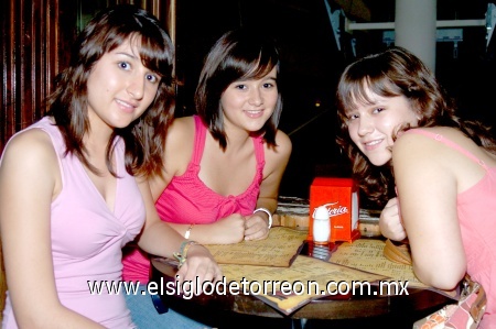 27092008
Alejandra Martínez, Perla López y Denisse Gómez