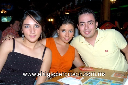28092008
Adriana Bañuelos, Sagrario Pérez y Alberto Trejo