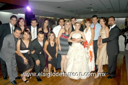 28092008
Amigos de Tania y José disfrutaron del banquete de bodas.