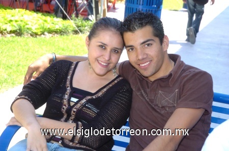 30092008
Karla Sandoval y Lalo Hernández.