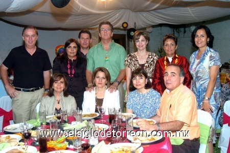 29092008
Maru, César, Margarita, José, Laura, Óscar, Alicia, Lety, Myriam y Armando, acompañaron a la festejada en su cena.