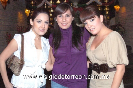 29092008
Sylvia Mata, Diana Gurrola y Chris Mata.