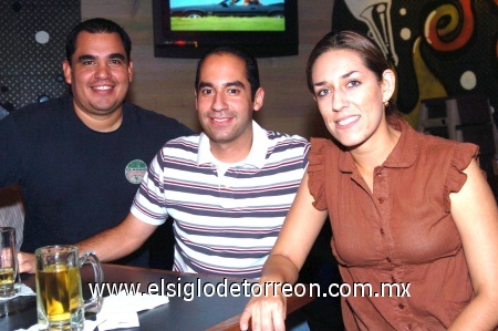 29092008
Gerardo Muñoz, Pablo Monreal y Gaby Gómez.