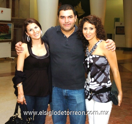 29092008
Graciela Alonso, Édgar Morales y Yolanda Alonso.