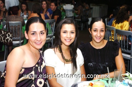 29092008
Mimi Llamas, Salma Oviedo de Llamas y Sofía Vega de Martínez.
